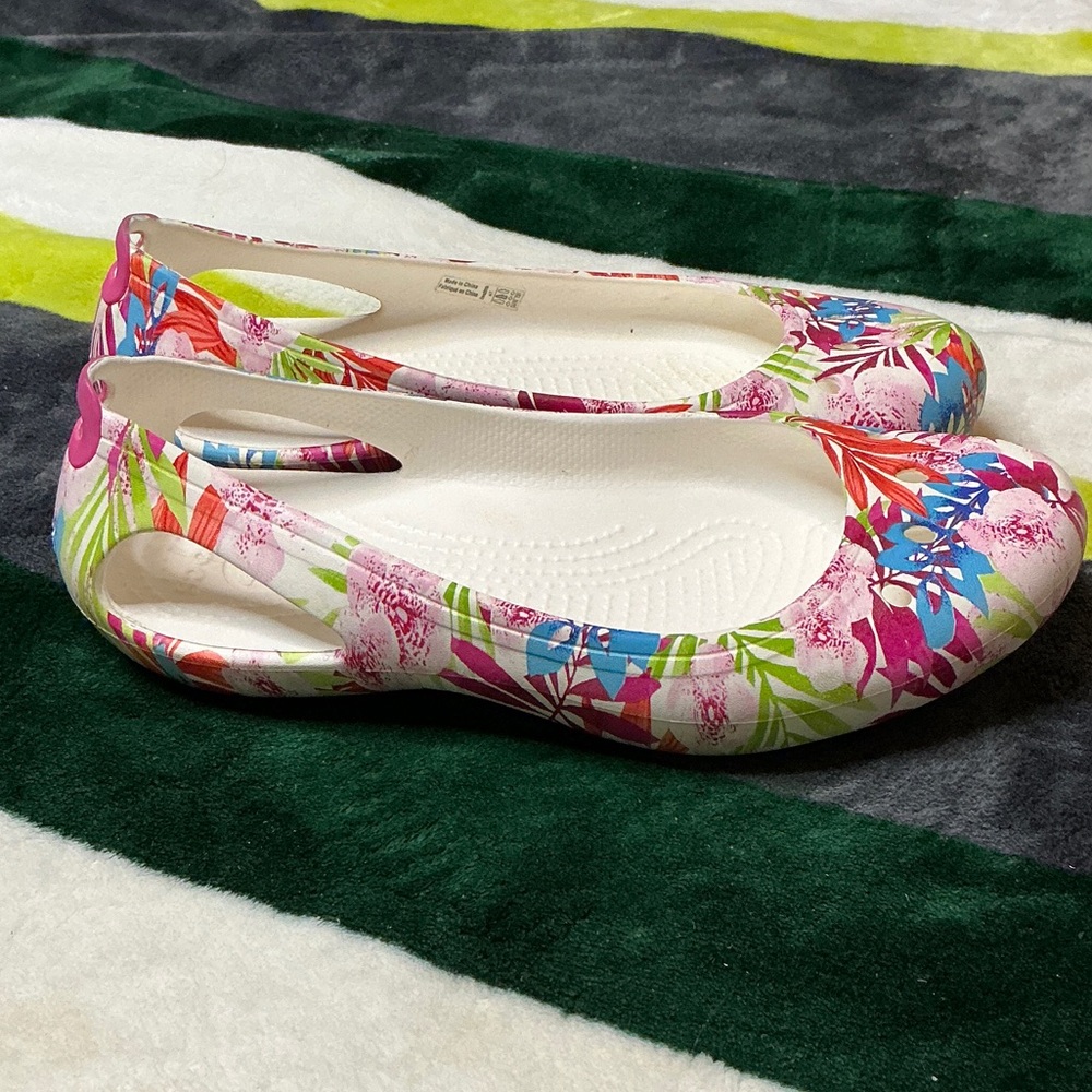 CROCS Colorful Floral Women's Flats Size 7 - Picture 4 of 9